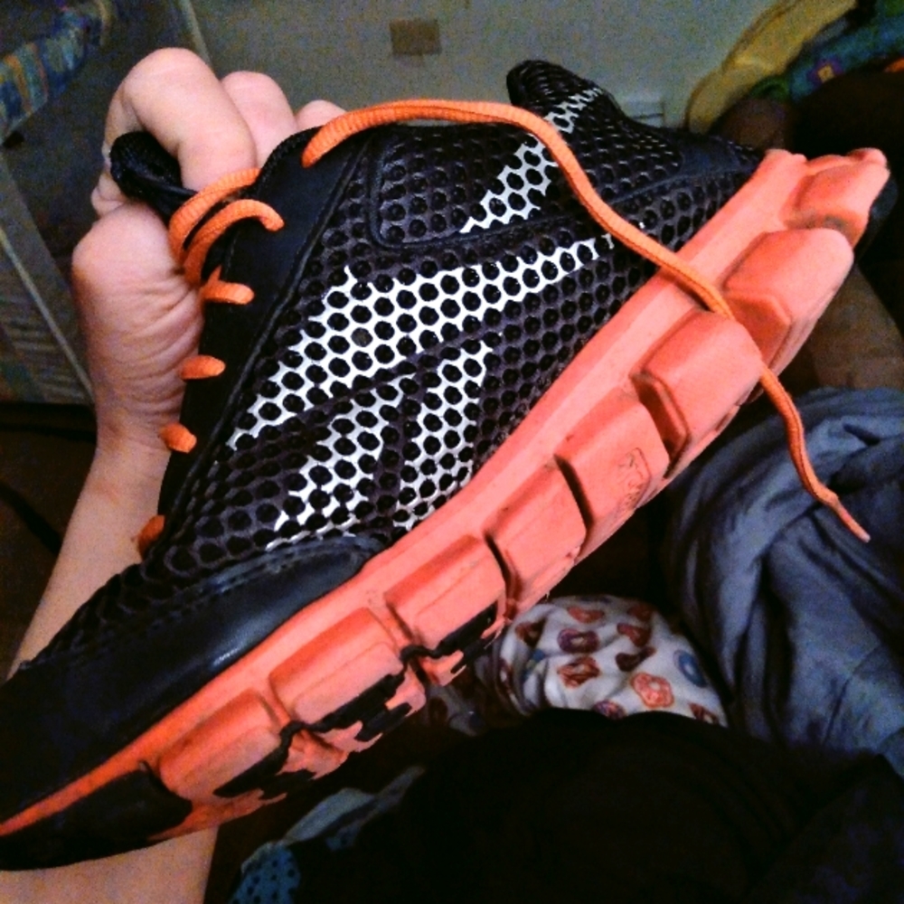 Sz 8 Reebok sneaker